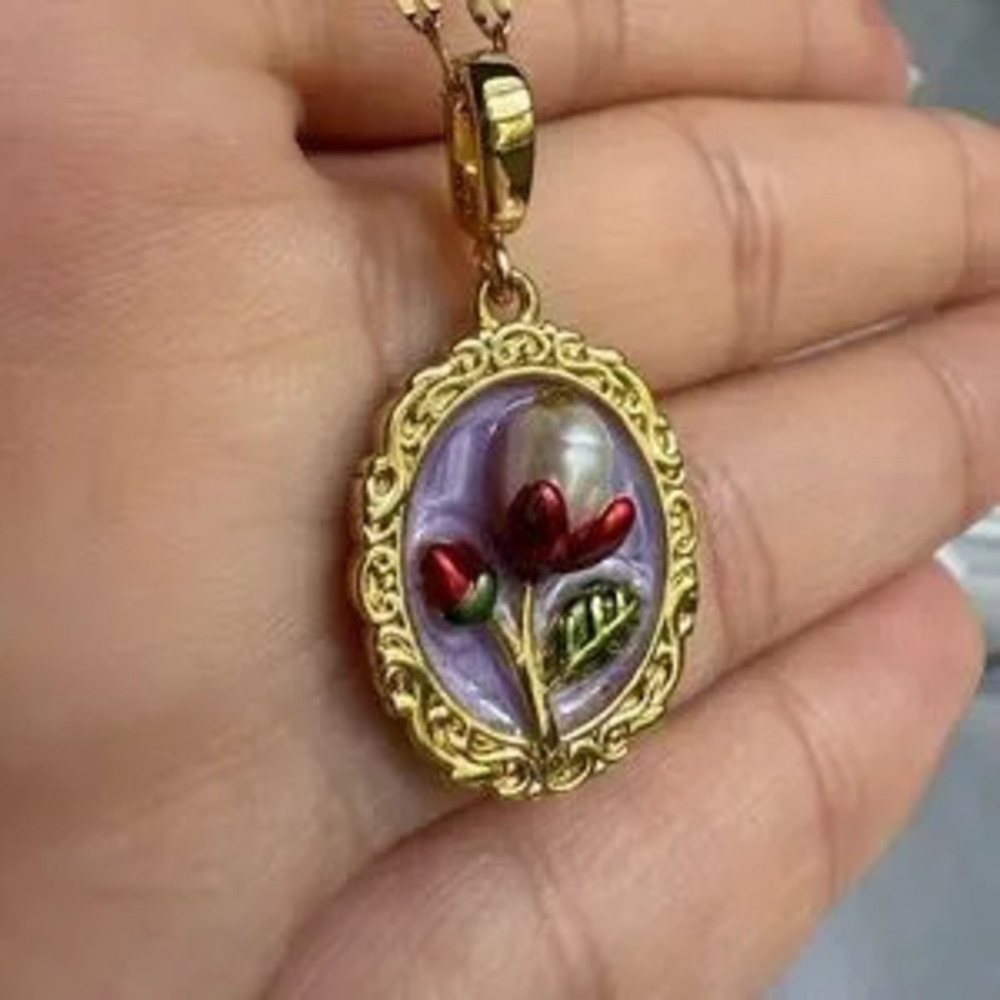 Anthropologi Art Canva Vintage plates stainless steel Gold and Red Floral Pendan